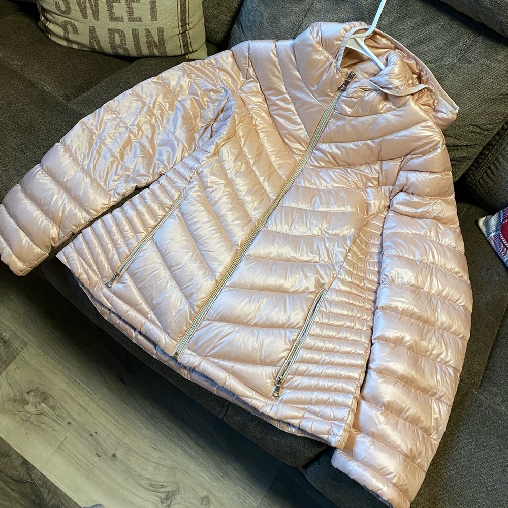 Womes Calvin Klein light pink chevron light down jacket size Large.